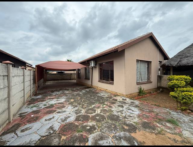 3 BEDROOM HOUSE FOR SALE IN TLHABANE WEST